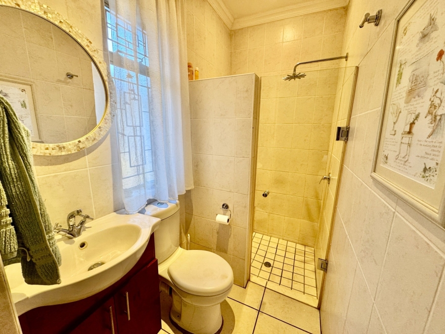 5 Bedroom Property for Sale in Van Der Hoff Park North West